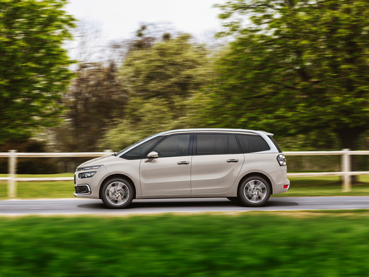 シトロエン C4 ピカソ 2014年モデル C4 Picasso エクスクルーシブプラスの価格・性能・装備・オプション（2016年5月23日発売）  価格.com