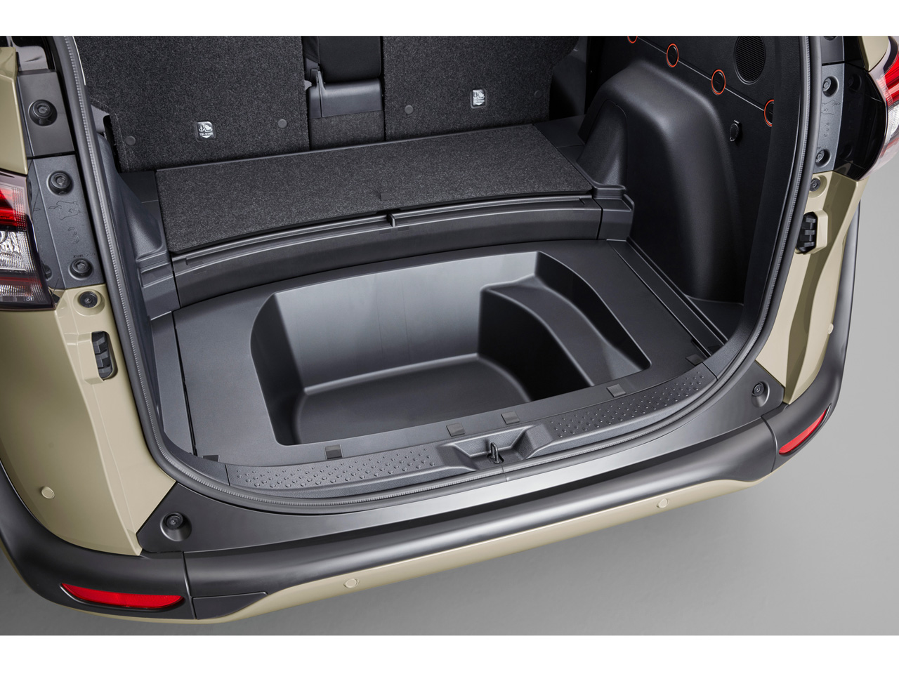 トヨタ シエンタ 2015年モデル FUNBASE Gの価格・性能・装備・オプション（2018年9月11日発売） 価格.com
