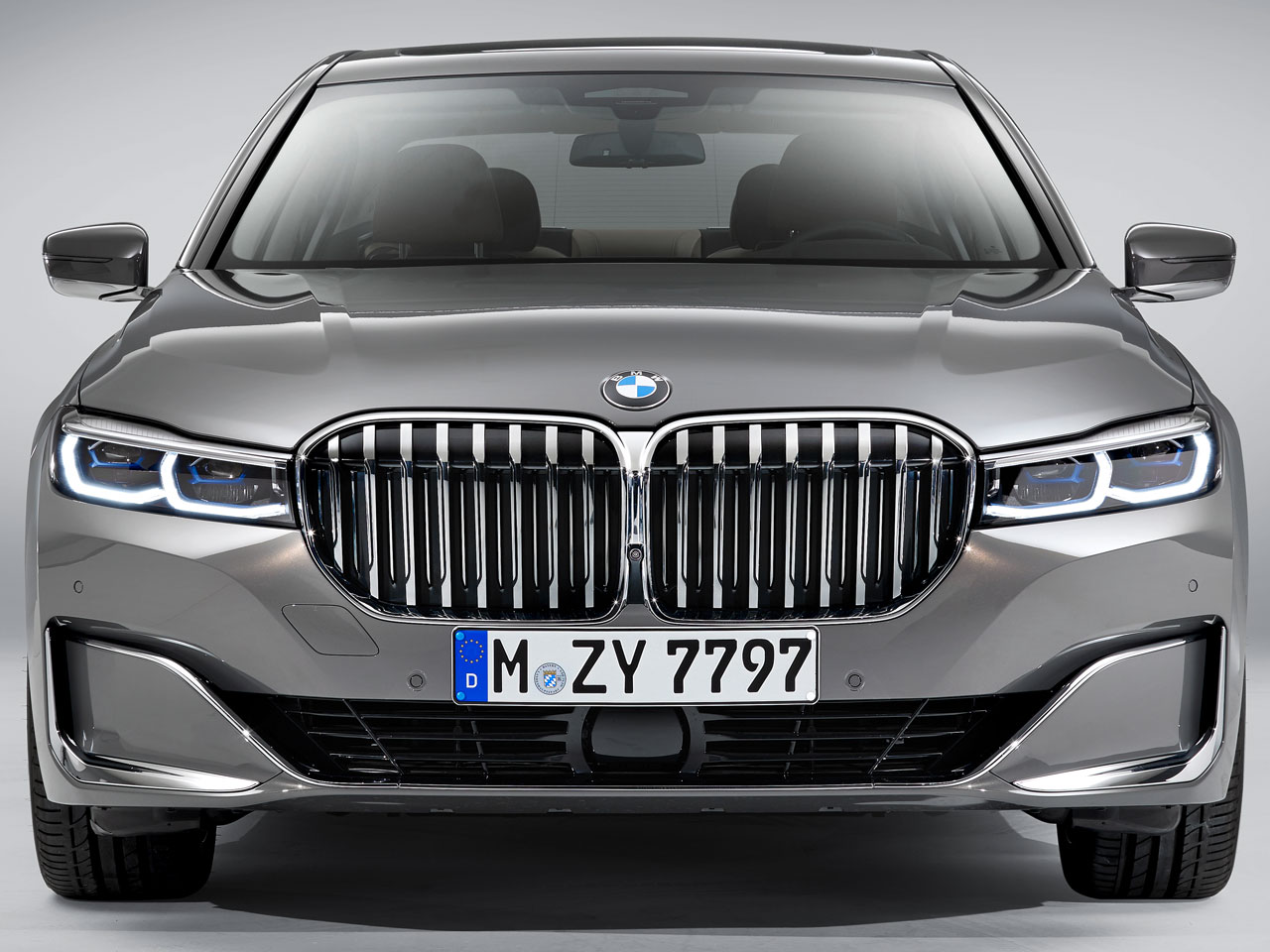 BMW 7シリーズ セダン 2015年モデル 740i M Sportの価格・性能・装備・オプション（2018年9月20日発売）