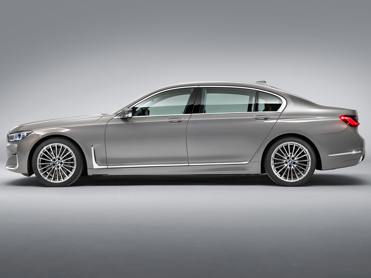 BMW 7シリーズ セダン 2015年モデル 740d xDrive Luxuryの価格・性能 