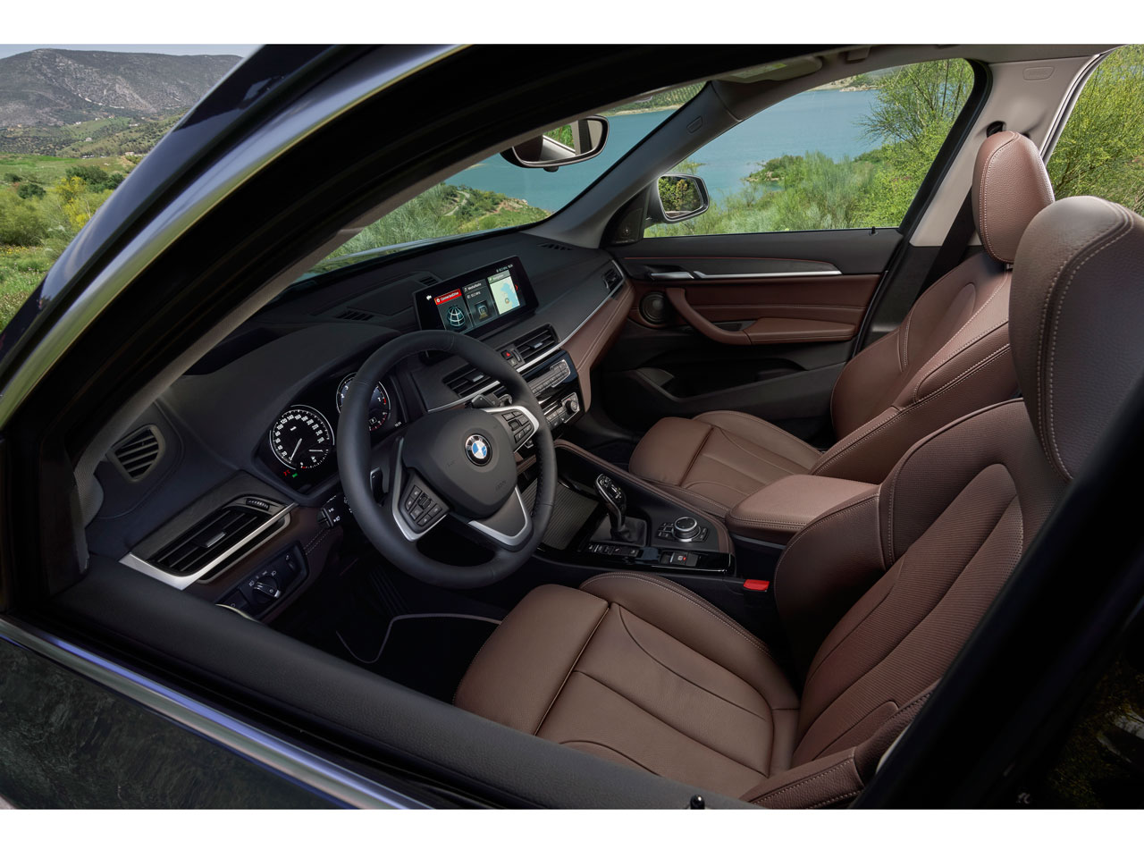 BMW X1 2015年モデル sDrive18i M Sportの価格・性能・装備・オプション（2015年10月24日発売）