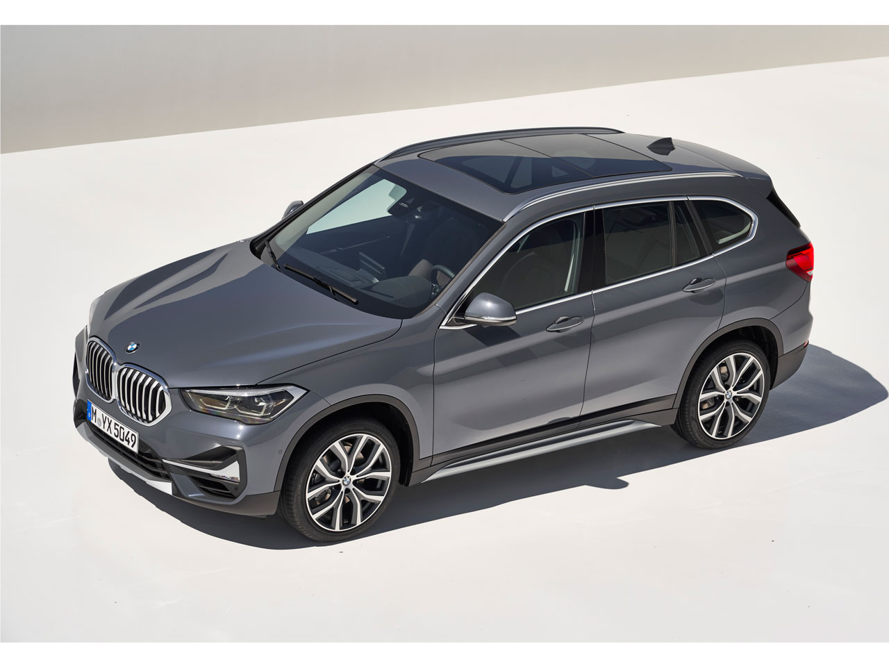 BMW X1 2015年モデル xDrive20i xLineの価格・性能・装備・オプション