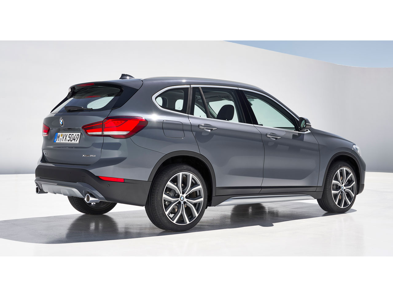 BMW X1 2015年モデル xDrive20i M Sportの価格・性能・装備・オプション（2019年10月3日発売）