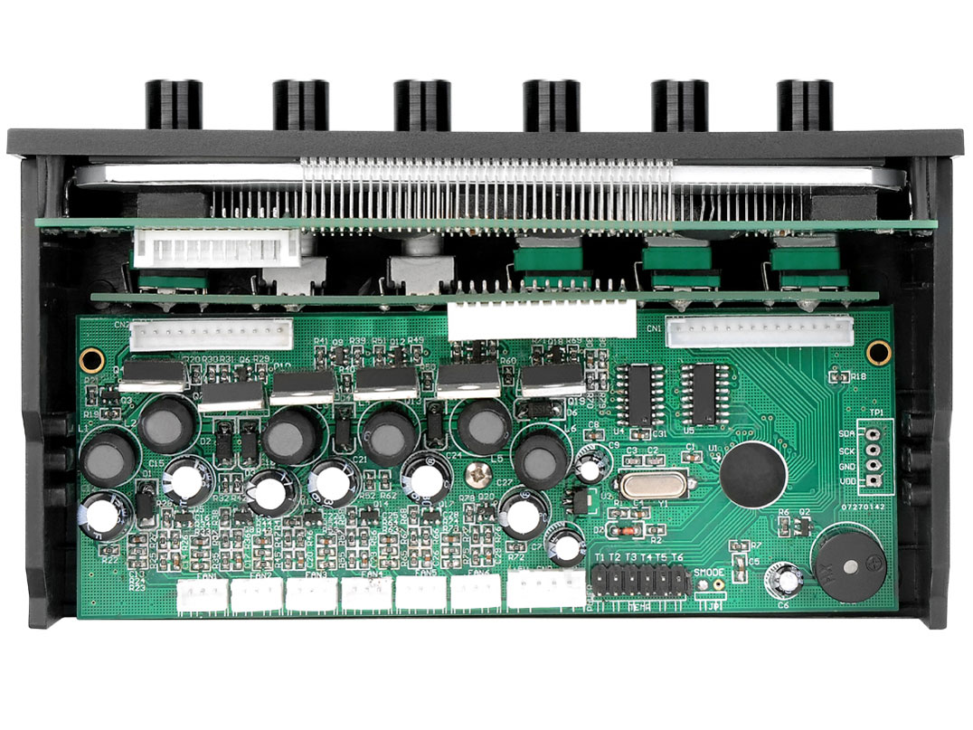 Commander F6 RGB AC-024-BN1NAN-A1 [�u���b�N]