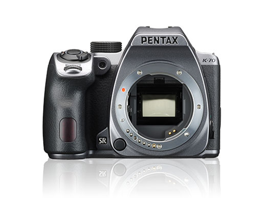 価格 Com 本体 正面2 Pentax K 70 18 135wrキット シルキーシルバー の製品画像