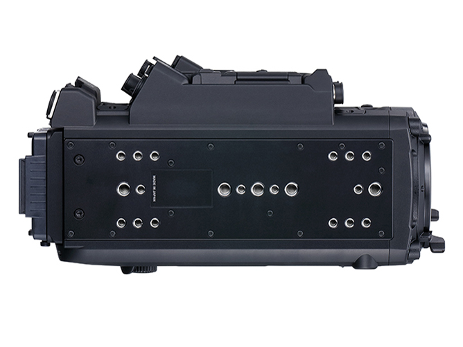 EOS C700 �{�f�B�[