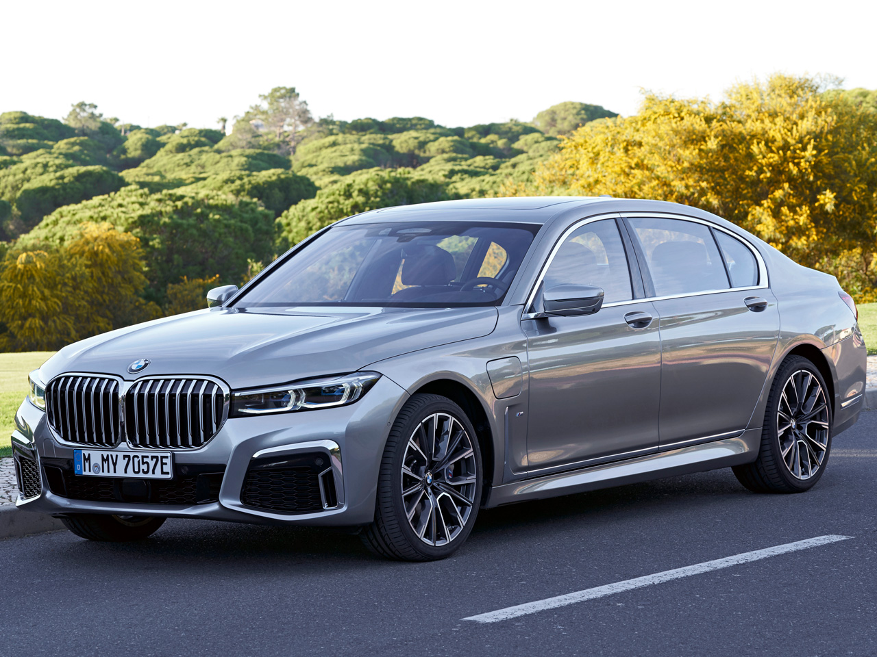 BMW 7シリーズ セダン プラグインハイブリッド 2016年モデル 740e iPerformance  Excellenceの価格・性能・装備・オプション（2018年1月1日発売） 価格.com