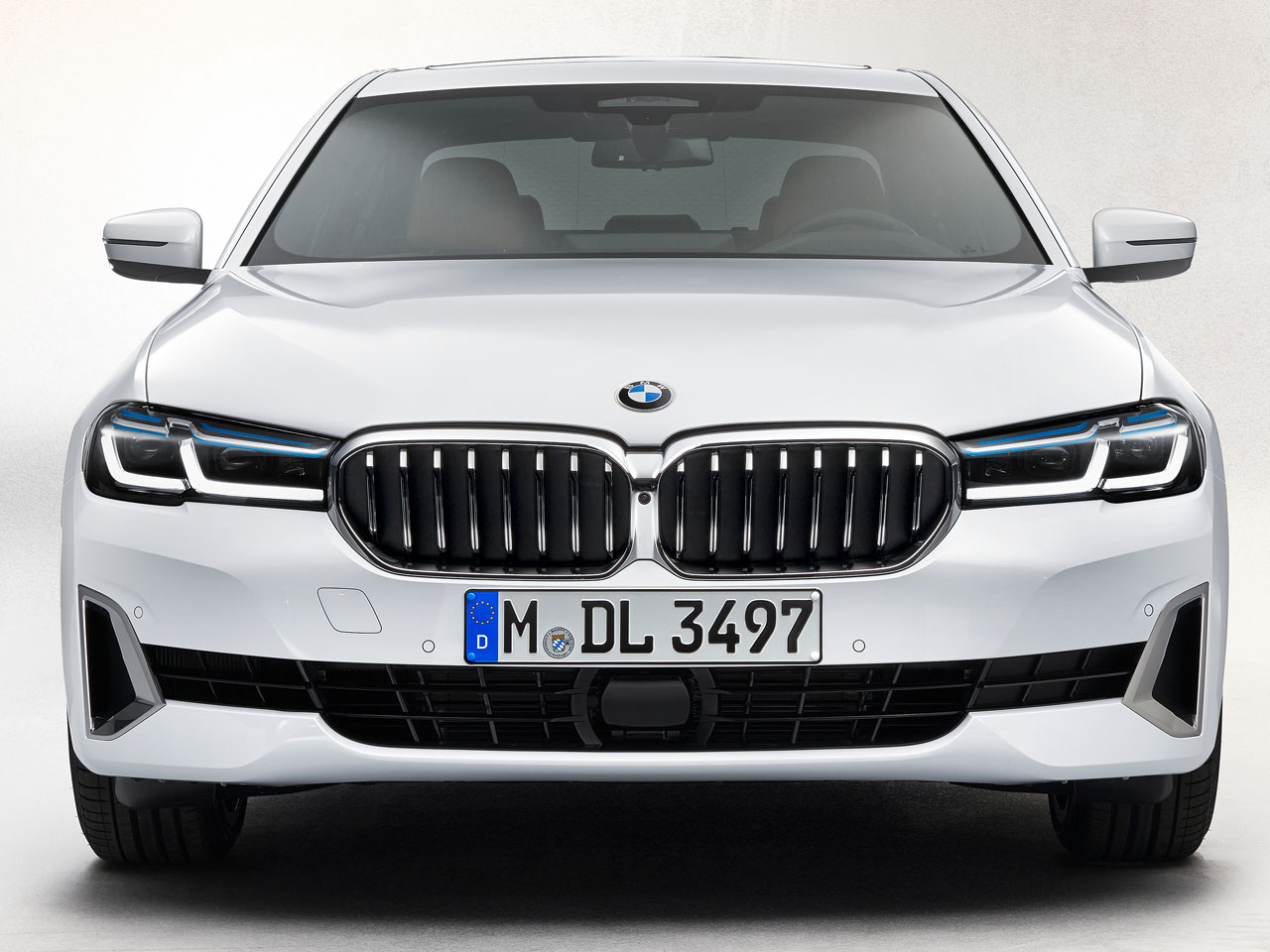 BMW 5シリーズ セダン 2017年モデル 523i Luxuryの価格・性能・装備 ...