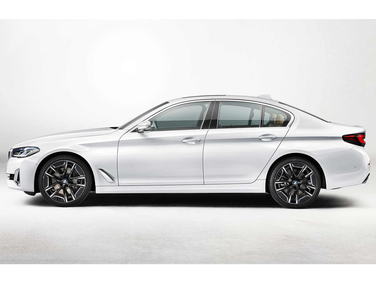 BMW 5シリーズ セダン 2017年モデル 523i M Sport THE PEAKの価格・性能・装備・オプション（2017年8月31日発売）  価格.com