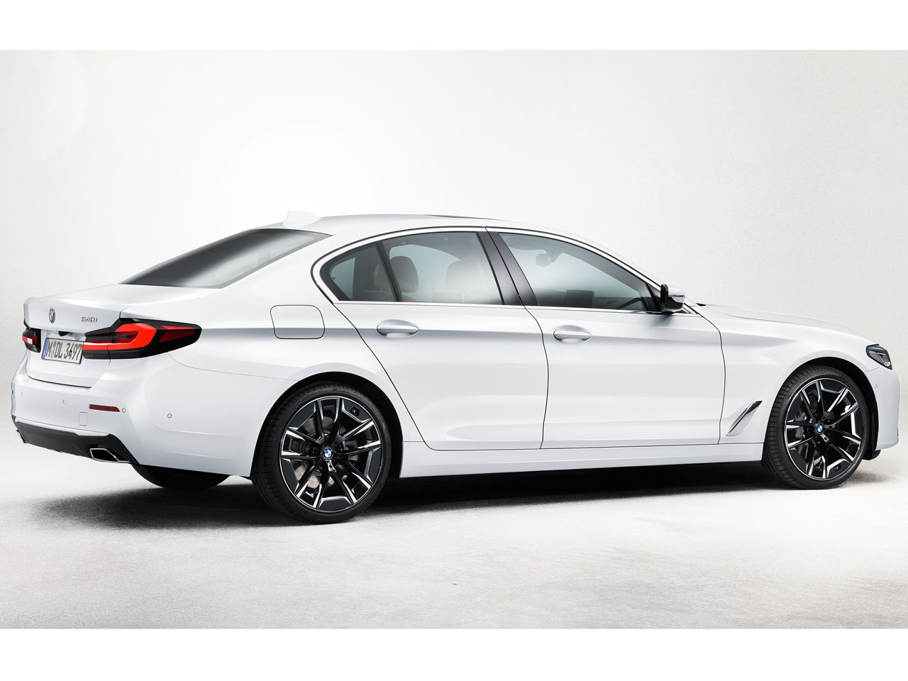 BMW 5シリーズ セダン 2017年モデル 523iの価格・性能・装備