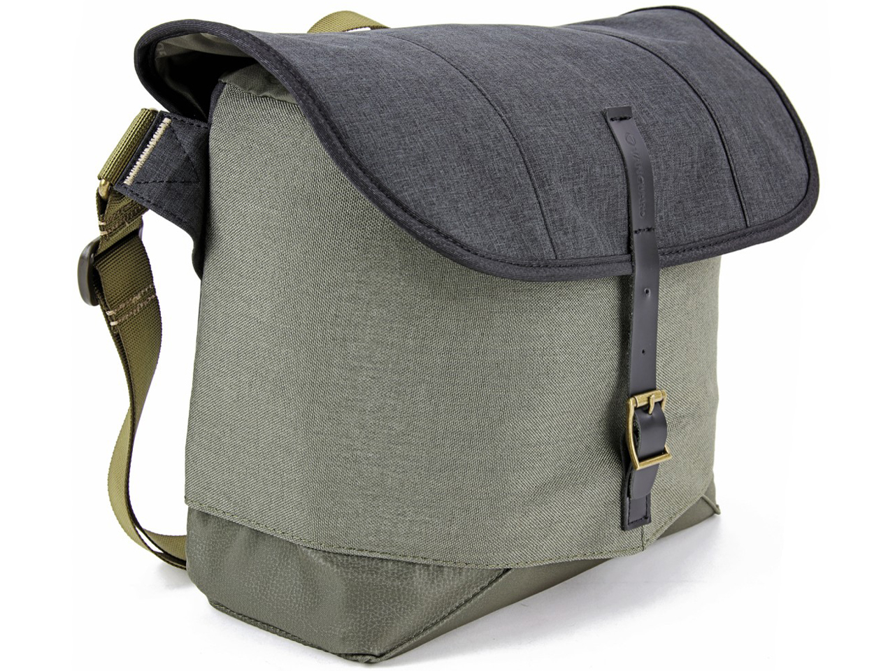 VEO TRAVEL 28 BK [�u���b�N&�J�[�L]