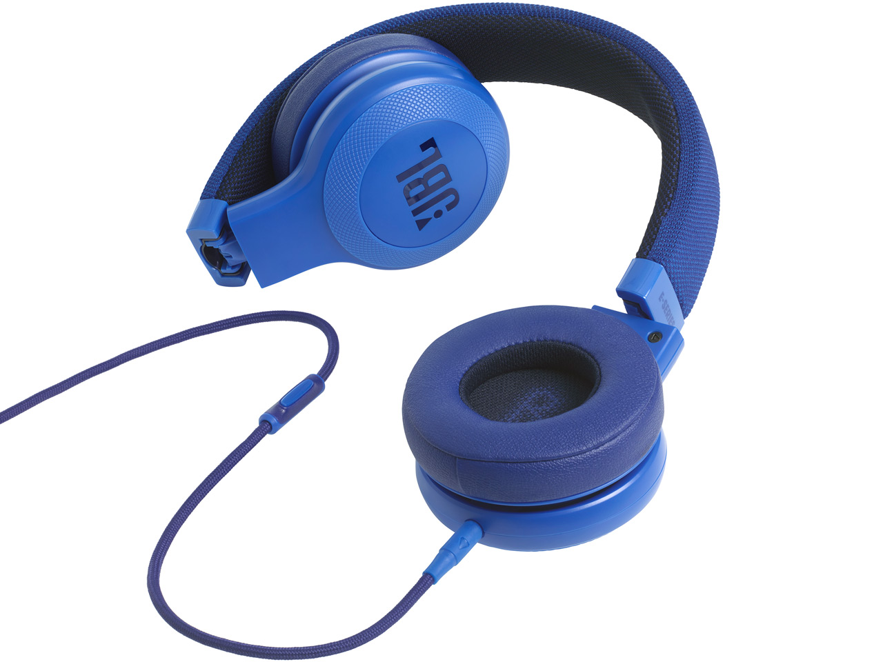 E35 [�u���[]