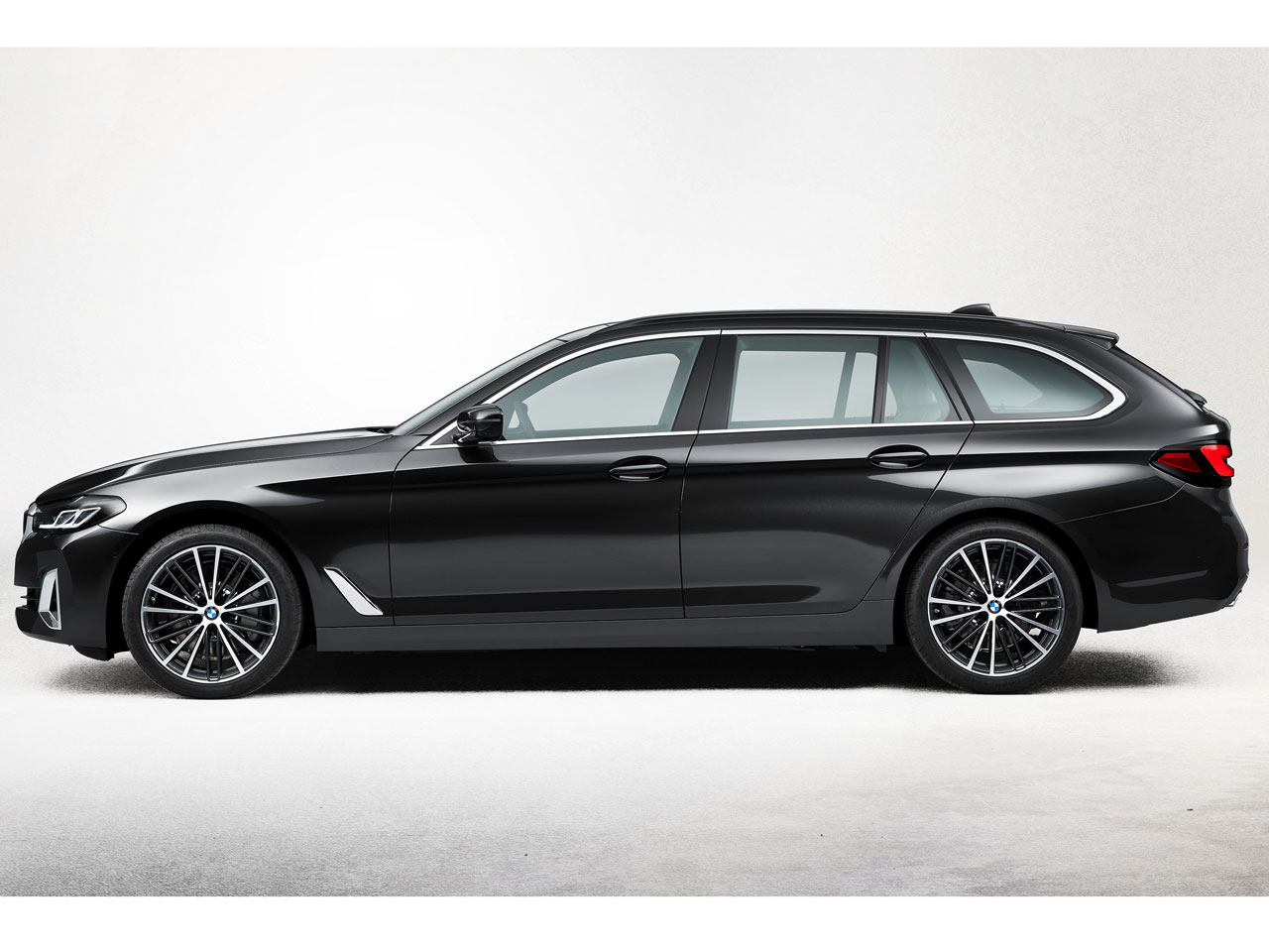 BMW 5シリーズ ツーリングの価格・新型情報・グレード諸元