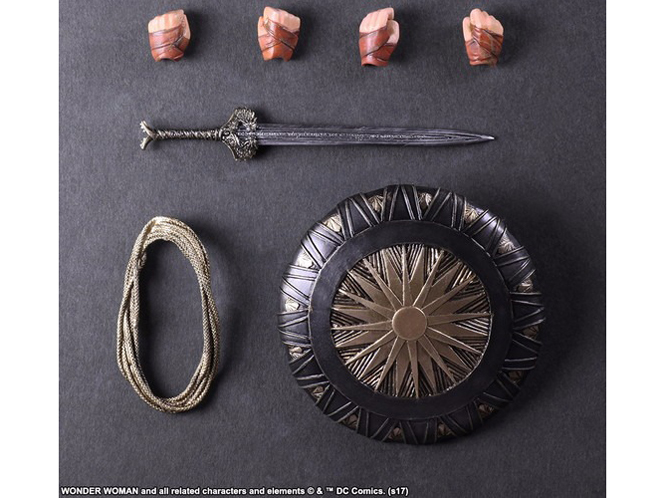 WONDER WOMAN PLAY ARTS�� �����_�[�E�[�}��