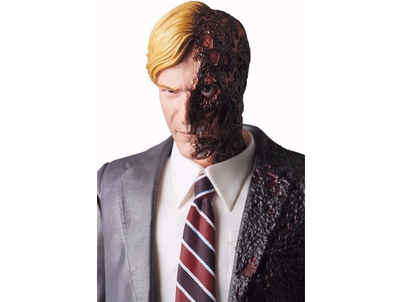 MAFEX HARVEY DENT