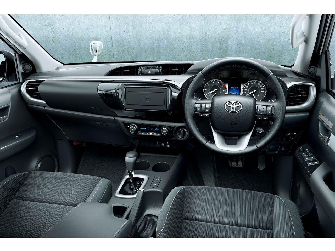 トヨタ ハイラックス 2017年モデル Xの価格・性能・装備・オプション 
