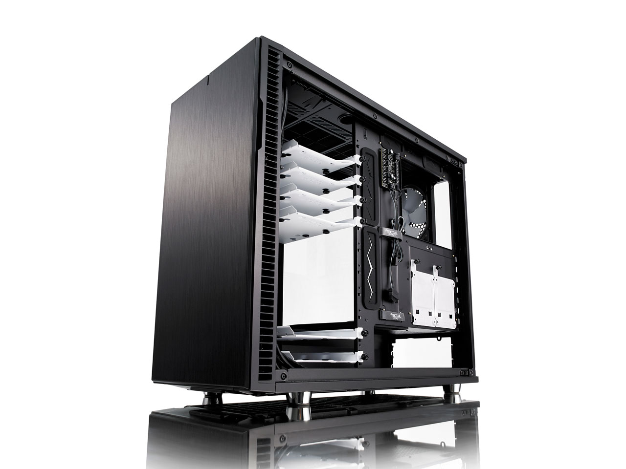 価格.com - 『本体 内部3』 Define R6 TG FD-CA-DEF-R6-BK-TG [ブラック] の製品画像