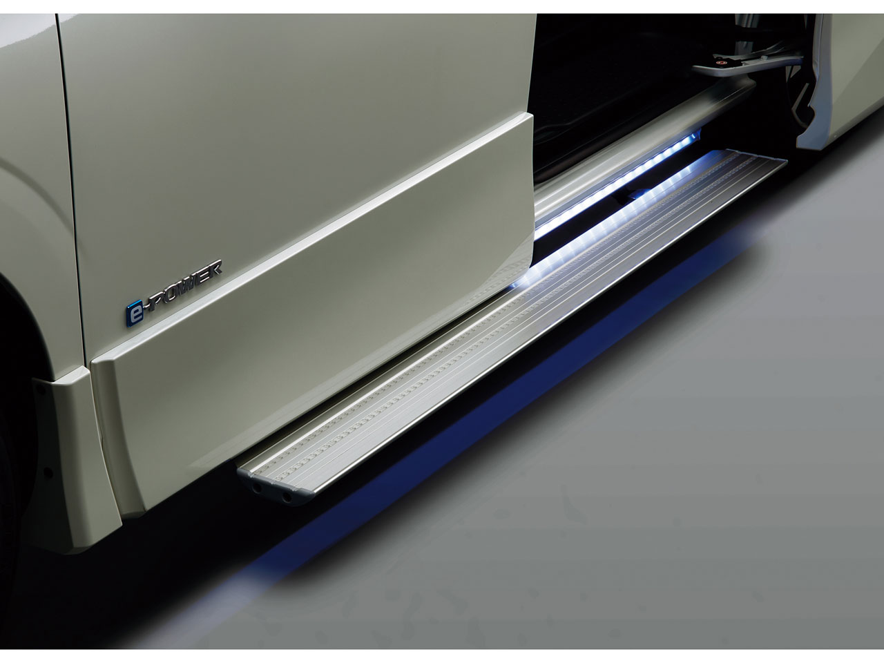 日産 セレナ E Power 福祉車両の価格 新型情報 グレード諸元 価格 Com