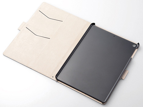 TB-A18RWVFUBU [�u���[]