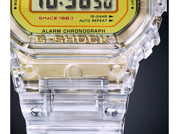 価格.com - 『本体 部分アップ2』 G-SHOCK 35周年記念モデル グレイシア ゴールド DW-5035E-7JR の製品画像