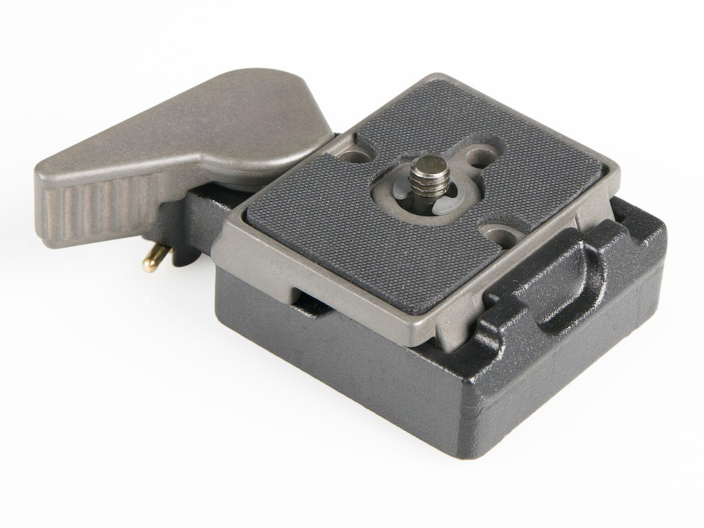 �����`�v���[�g�A�_�v�^�[ 323 �̐��i�摜