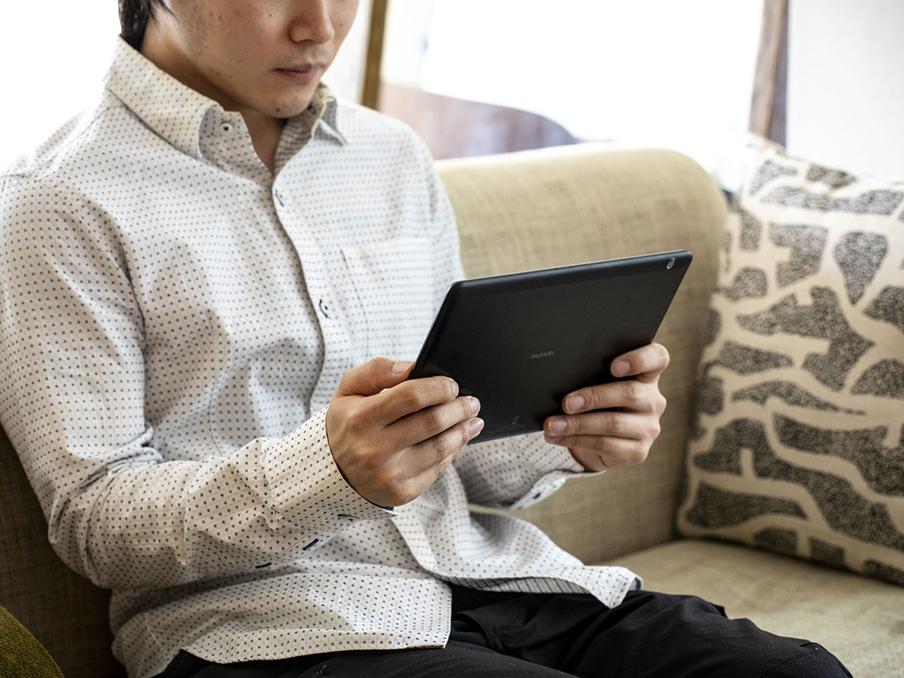 MediaPad T5 Wi-Fi���f�� 32GB AGS2-W09 [�u���b�N]