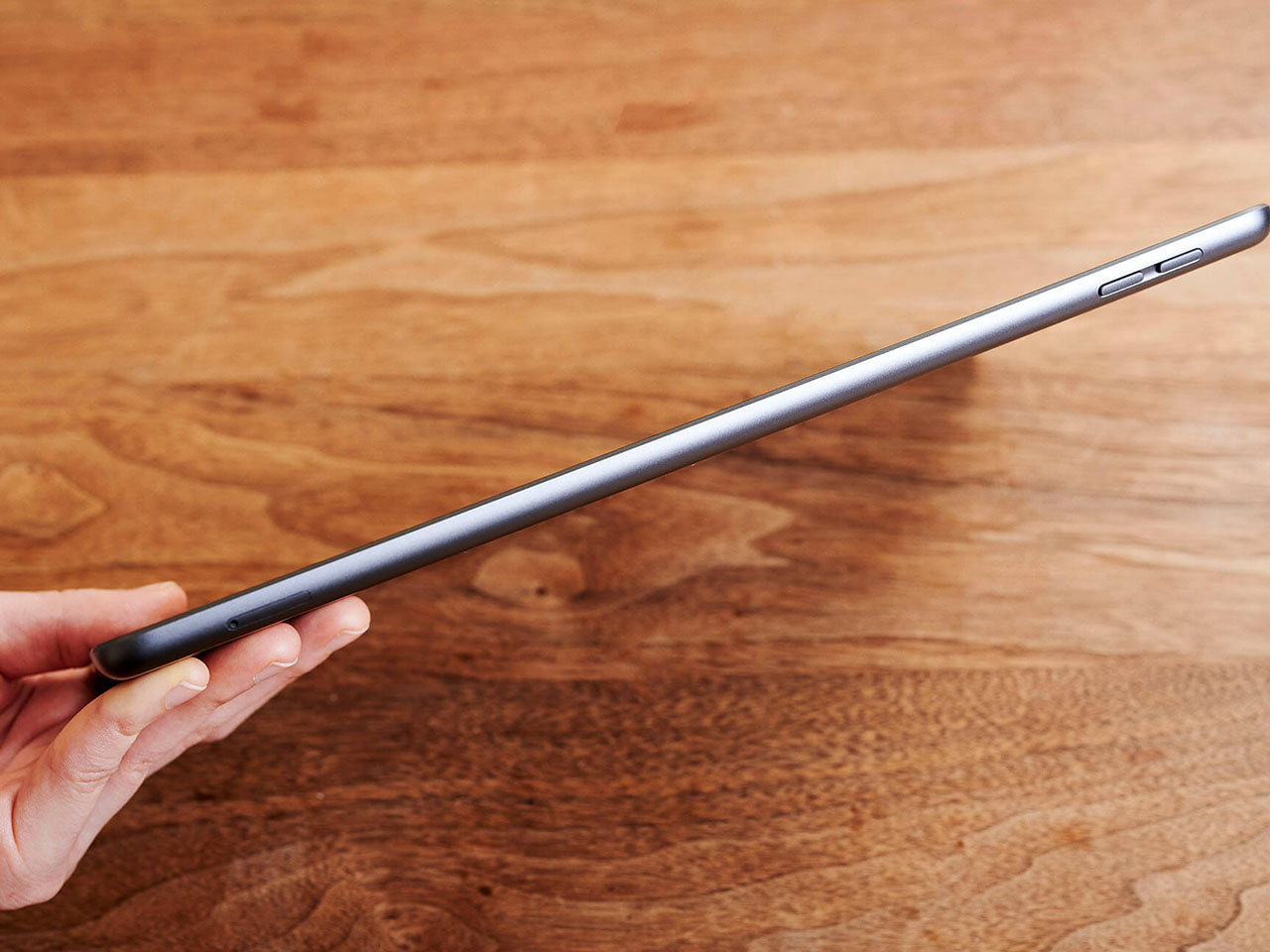 iPad 10.2�C���` ��7���� Wi-Fi 32GB 2019�N�H���f�� MW742J/A [�X�y�[�X�O���C]