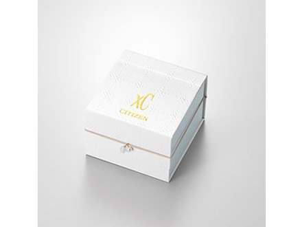 価格.com - 『パッケージ』 XC ティタニア ライン ハッピーフライト エコ・ドライブ電波時計 hikari コレクション 限定モデル