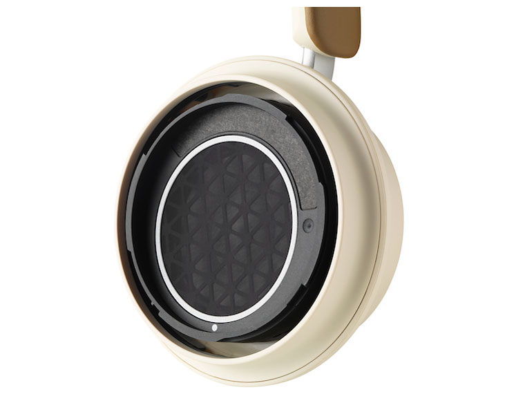 IO4/CW [�L���������E�z���C�g]