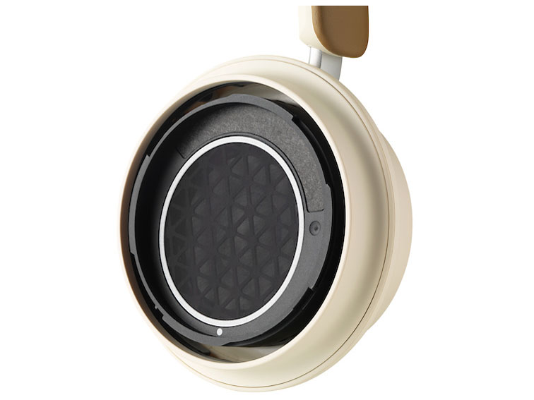 IO6/CW [�L���������E�z���C�g]