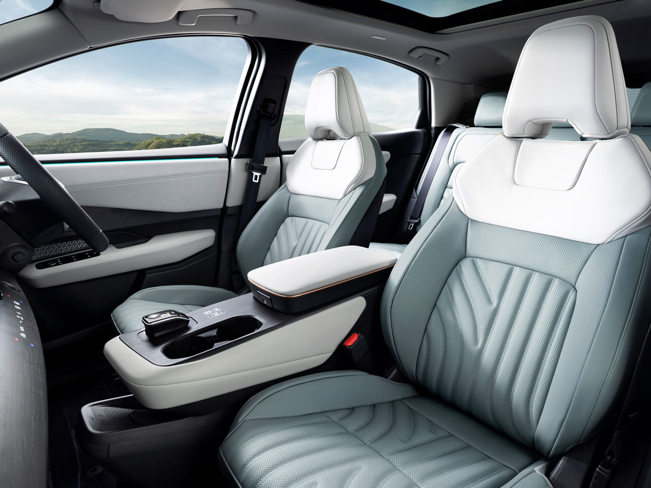 日産 アリアの価格・新型情報・グレード諸元 価格.com