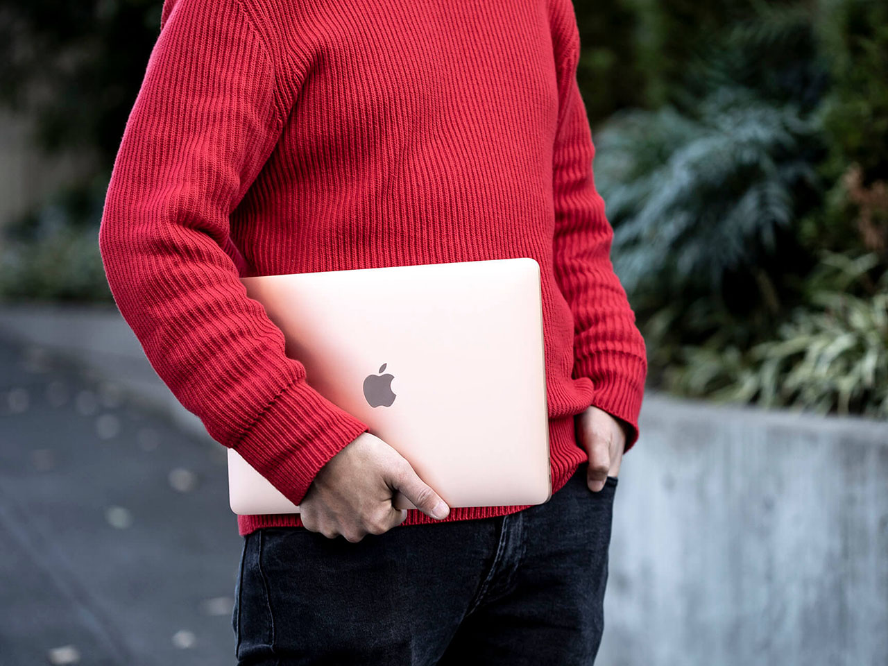 MacBook Air Retina�f�B�X�v���C 13.3 MGND3J/A [�S�[���h]