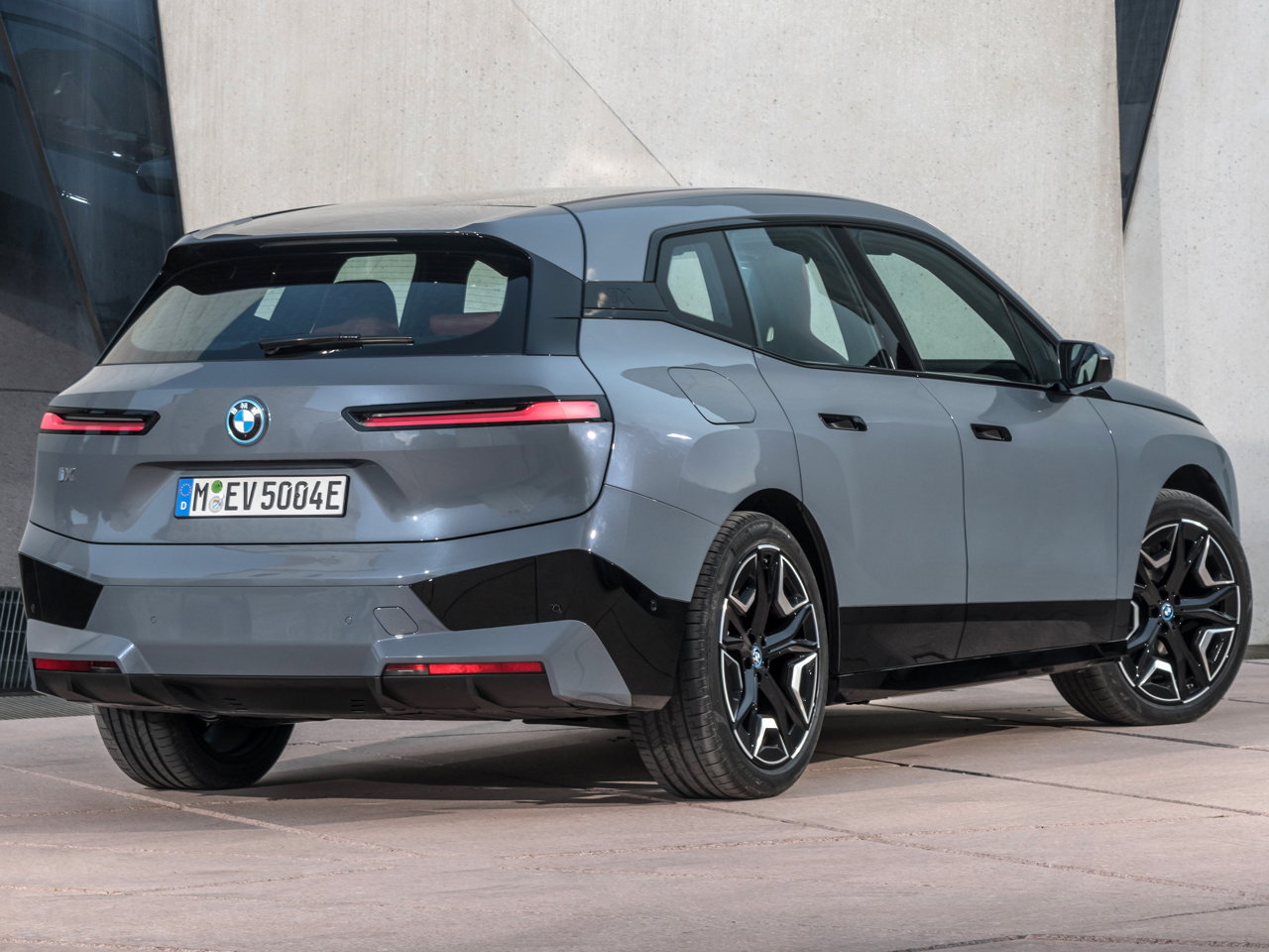 BMW iX 2021年モデル xDrive40の価格・性能・装備・オプション（2023年4月27日発売） 価格.com