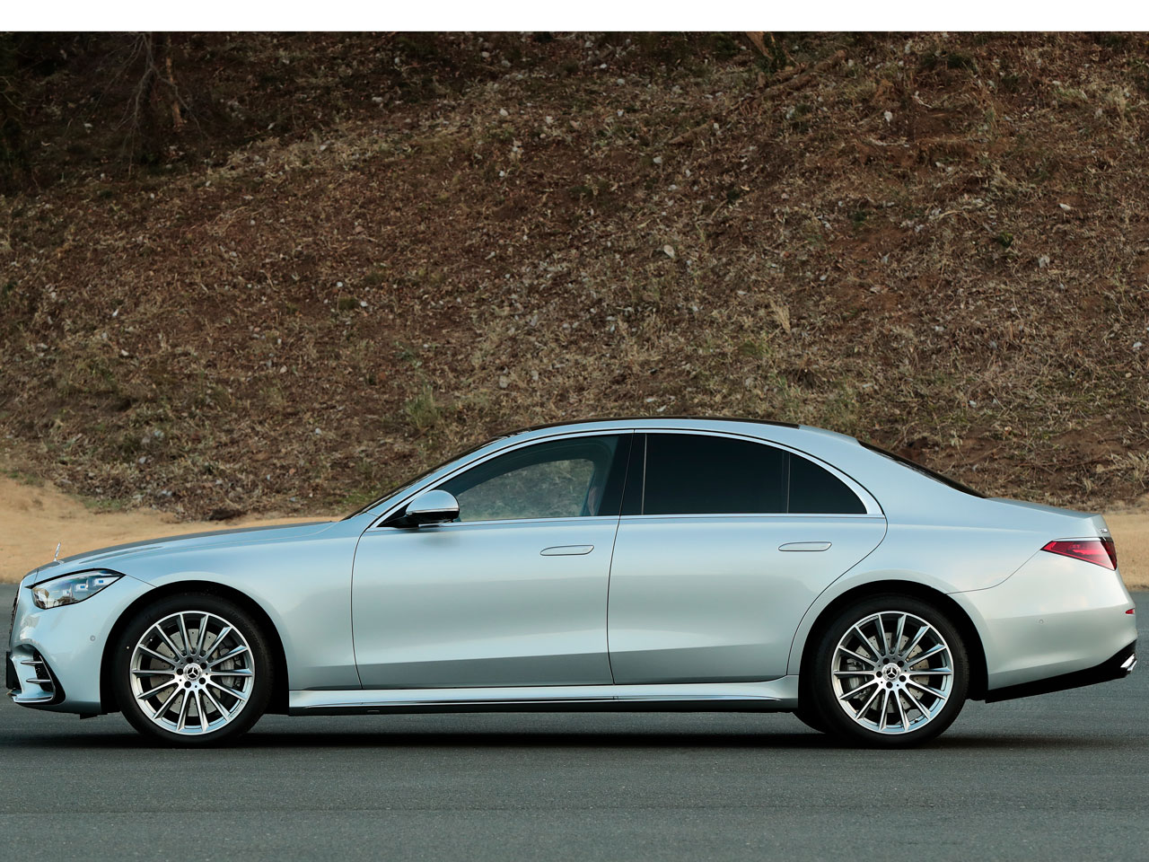 送料無料新品 ベンツ エアサス W223 S560 S550 S400 4MATIC