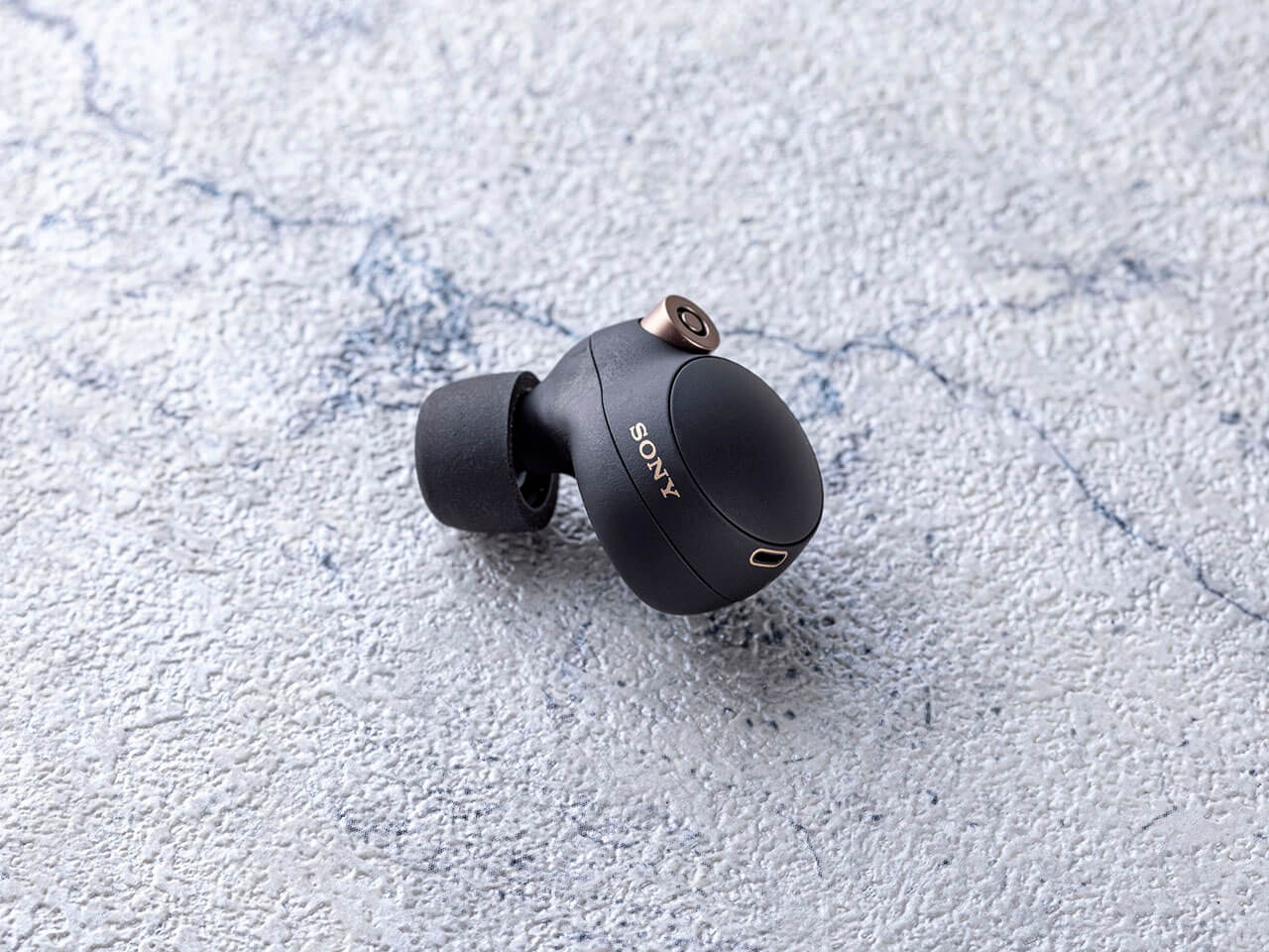 WF-1000XM4 (B) [�u���b�N]