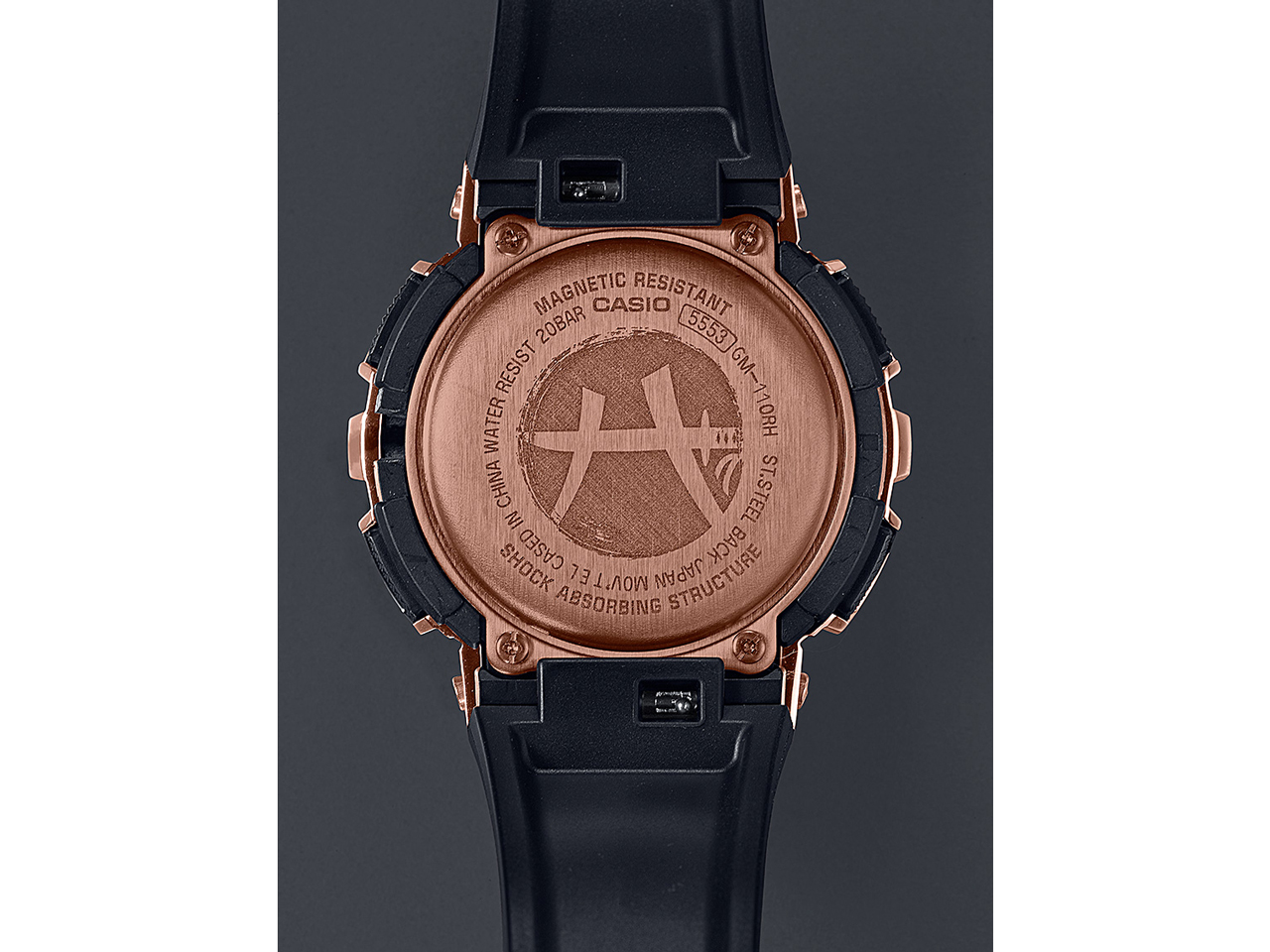 G-SHOCK Metal Covered ���� �ۑI��V�O�l�`���[���f�� GM-110RH-1AJR