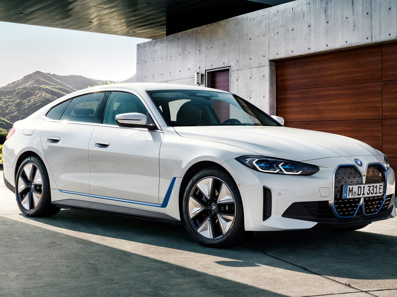 BMW i4 2022年モデル 新車画像