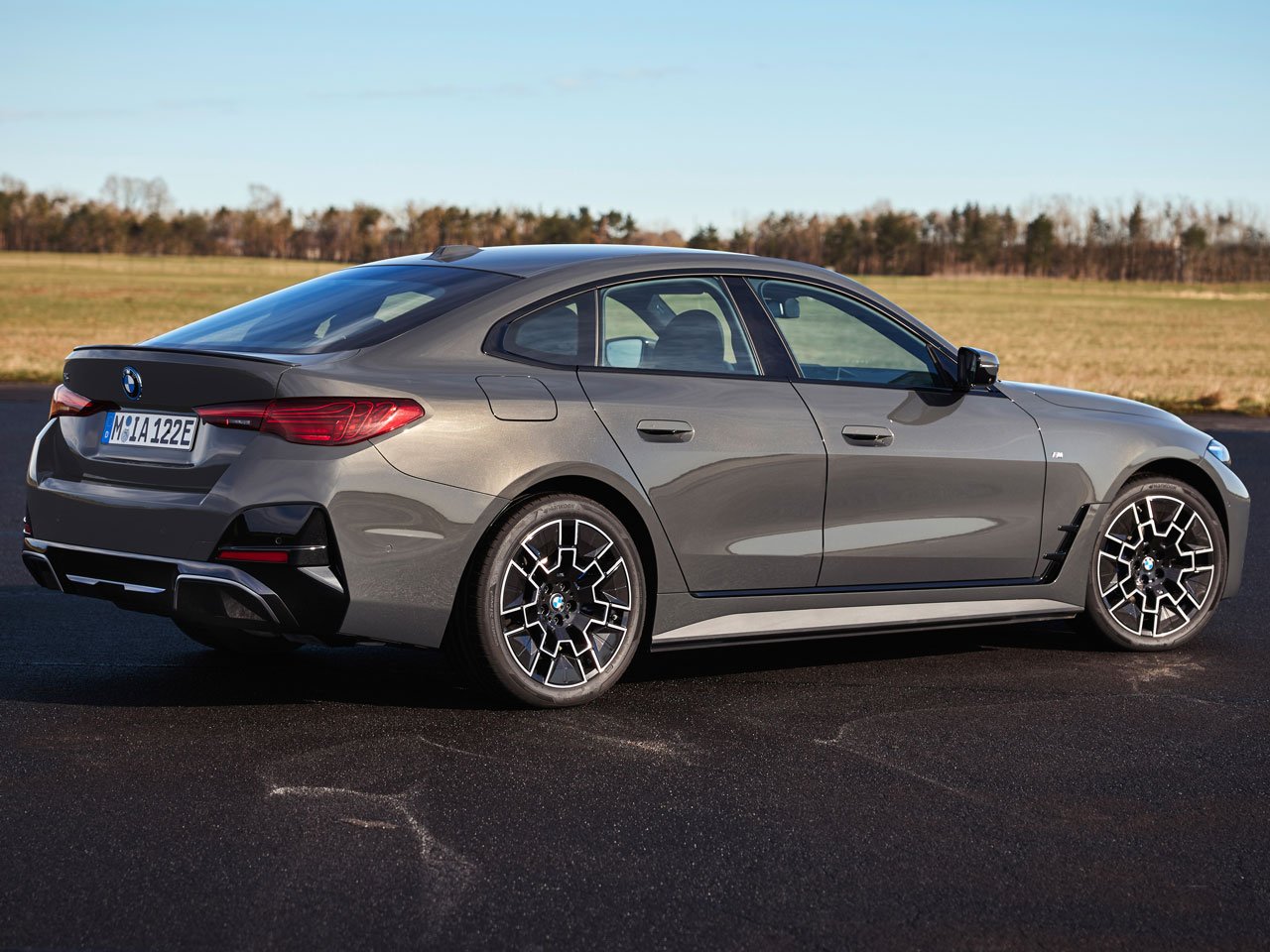 BMW i4 2022年モデル M50の価格・性能・装備・オプション（2023年4月10 