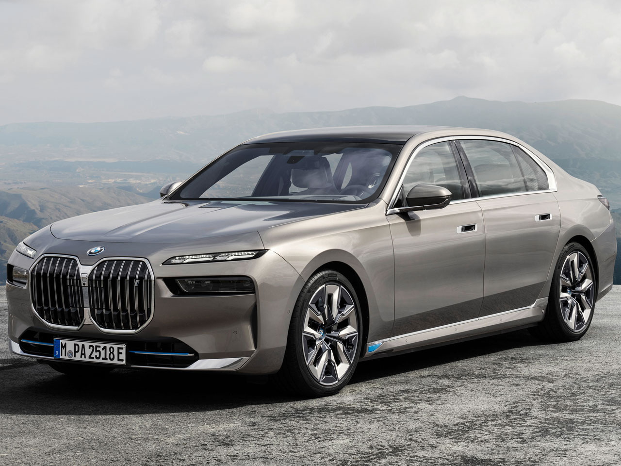 BMW i7 2022年モデル 新車画像