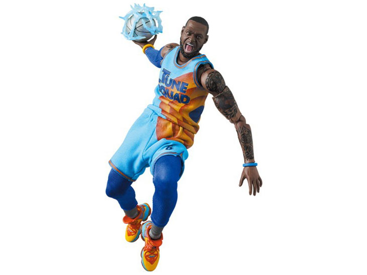 MAFEX LeBron James SPACE JAM A NEW LEGACY Ver. �̐��i�摜