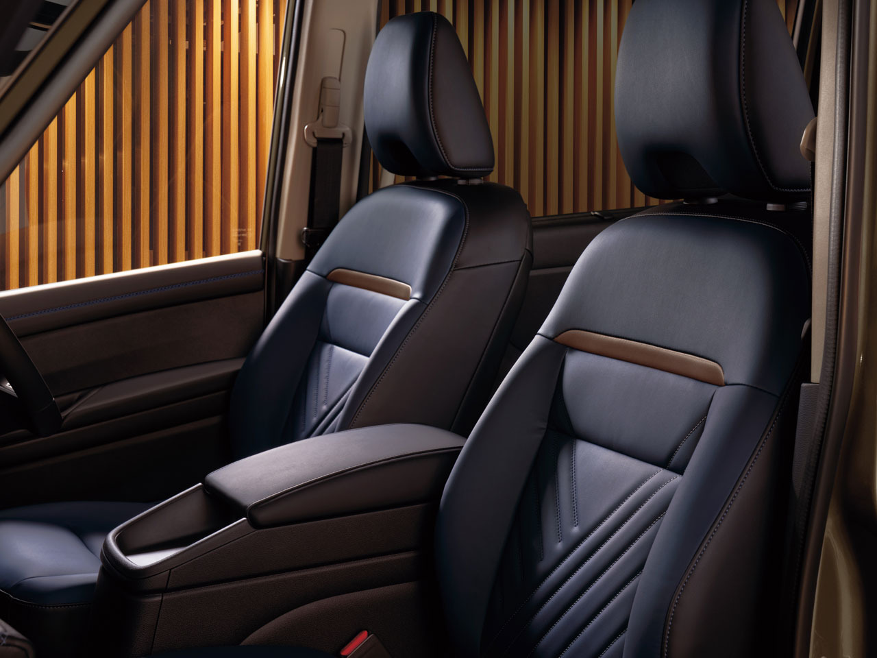 日産 セレナ e-POWER 2023年モデル ハイウェイスターV 90周年記念車の