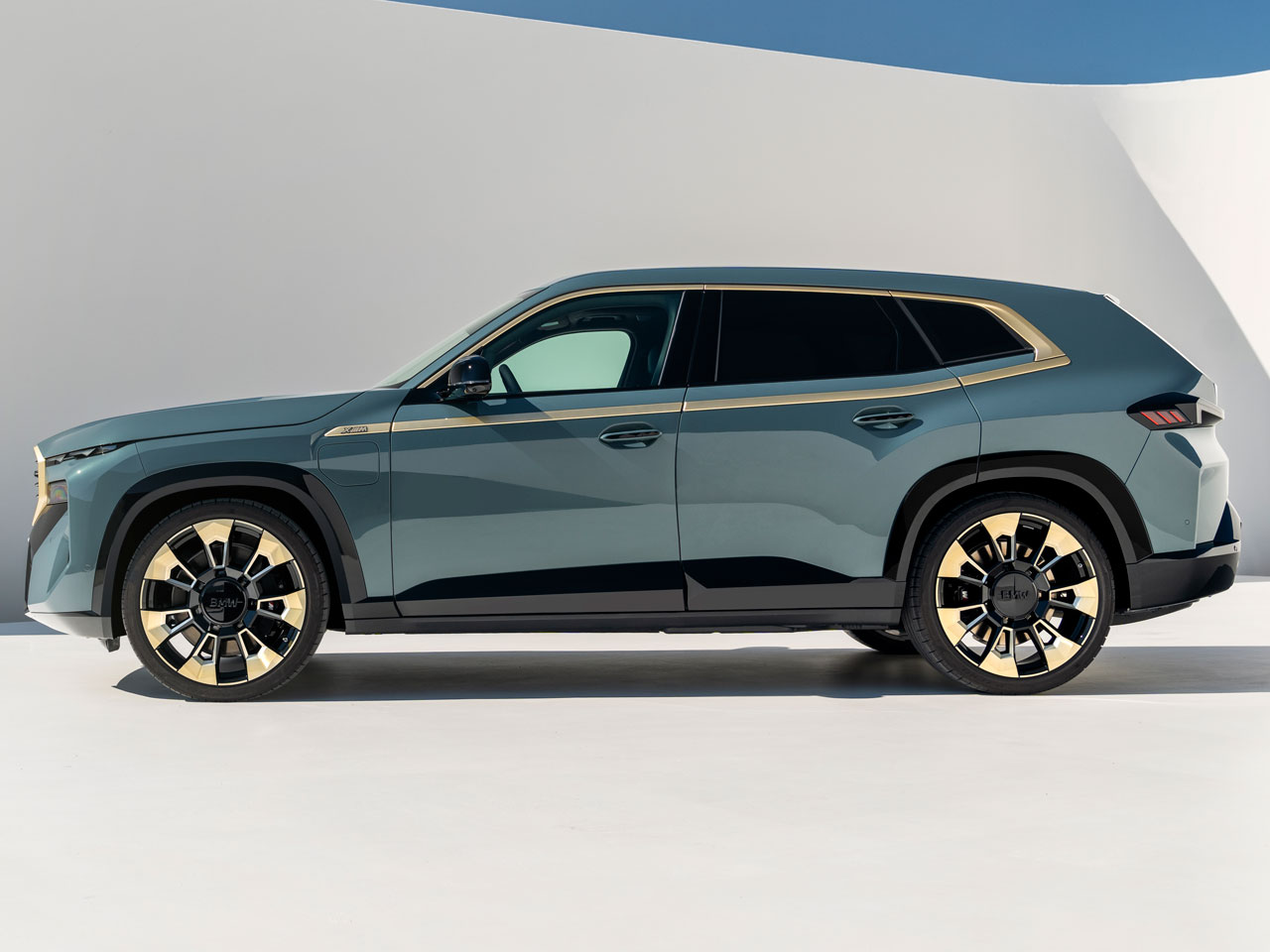 【中古】KITH BMW クルーネック　グリーン　Mサイズ 中古】KITH BMW クルーネック グリーン Mサイズ - メルカリ