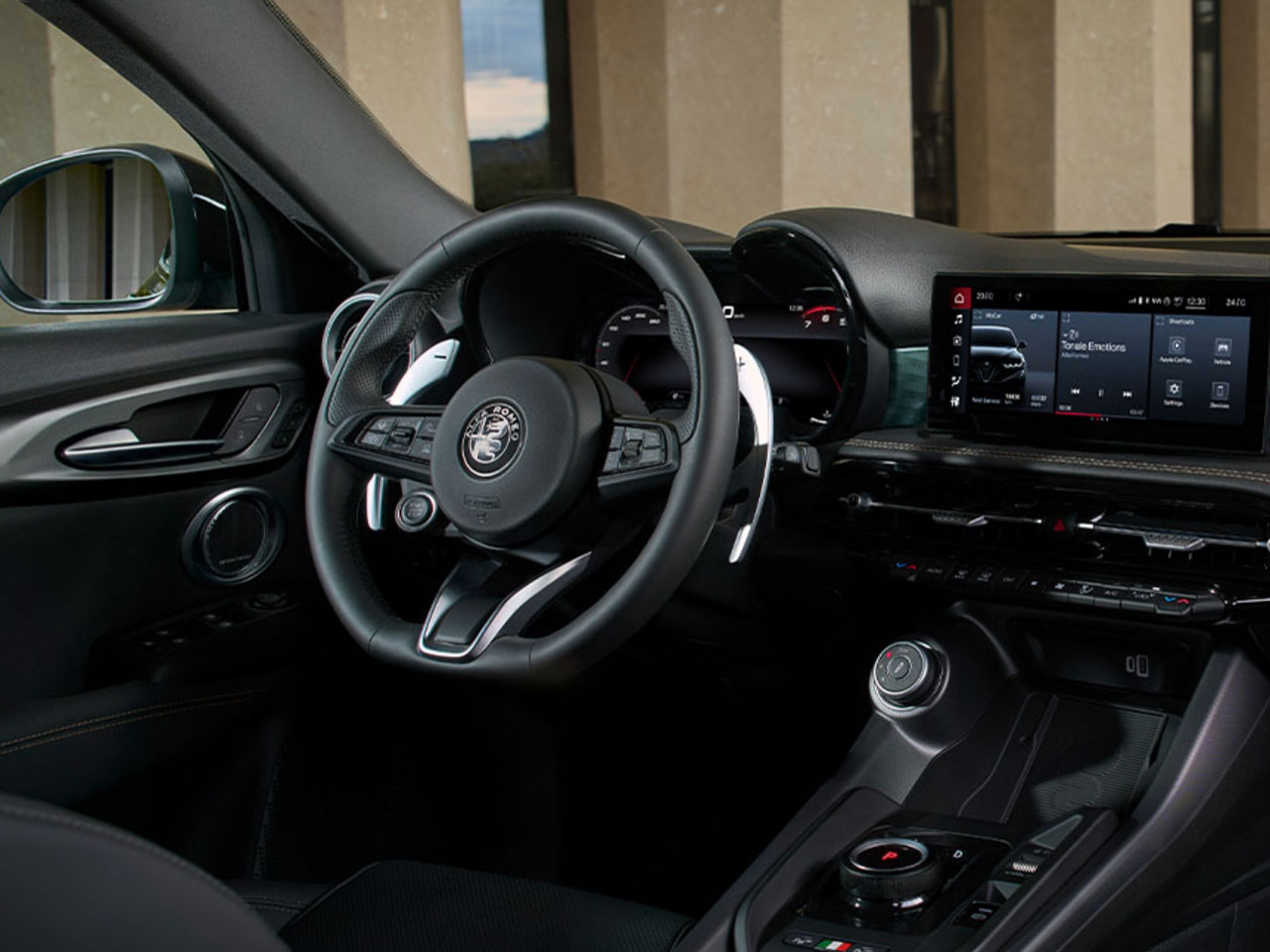 Swページ アルファロメオ トナーレ 2023年モデル PLUG-IN HYBRID Q4 SUNROOF
