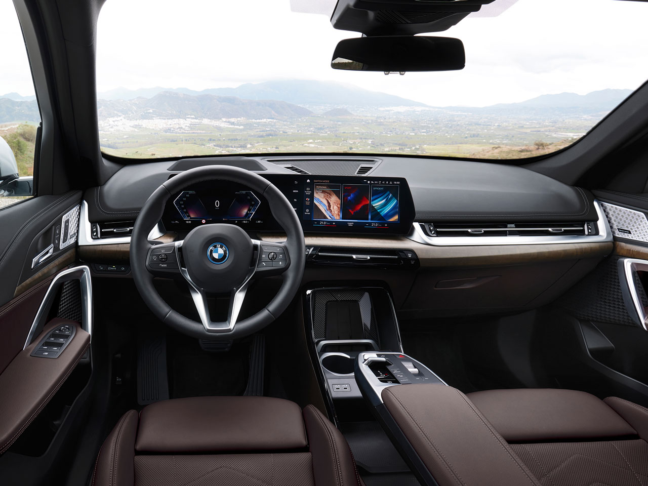 BMW iX1 2023年モデル xDrive30 xLineの価格・性能・装備・オプション