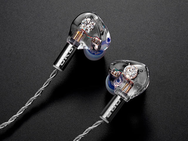 CF-IEM avec Moissanite with Celestial force C4 �̐��i�摜