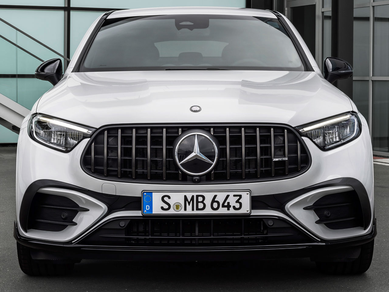 メルセデスAMG GLC クーペ AMGの価格・新型情報・グレード諸元 価格.com