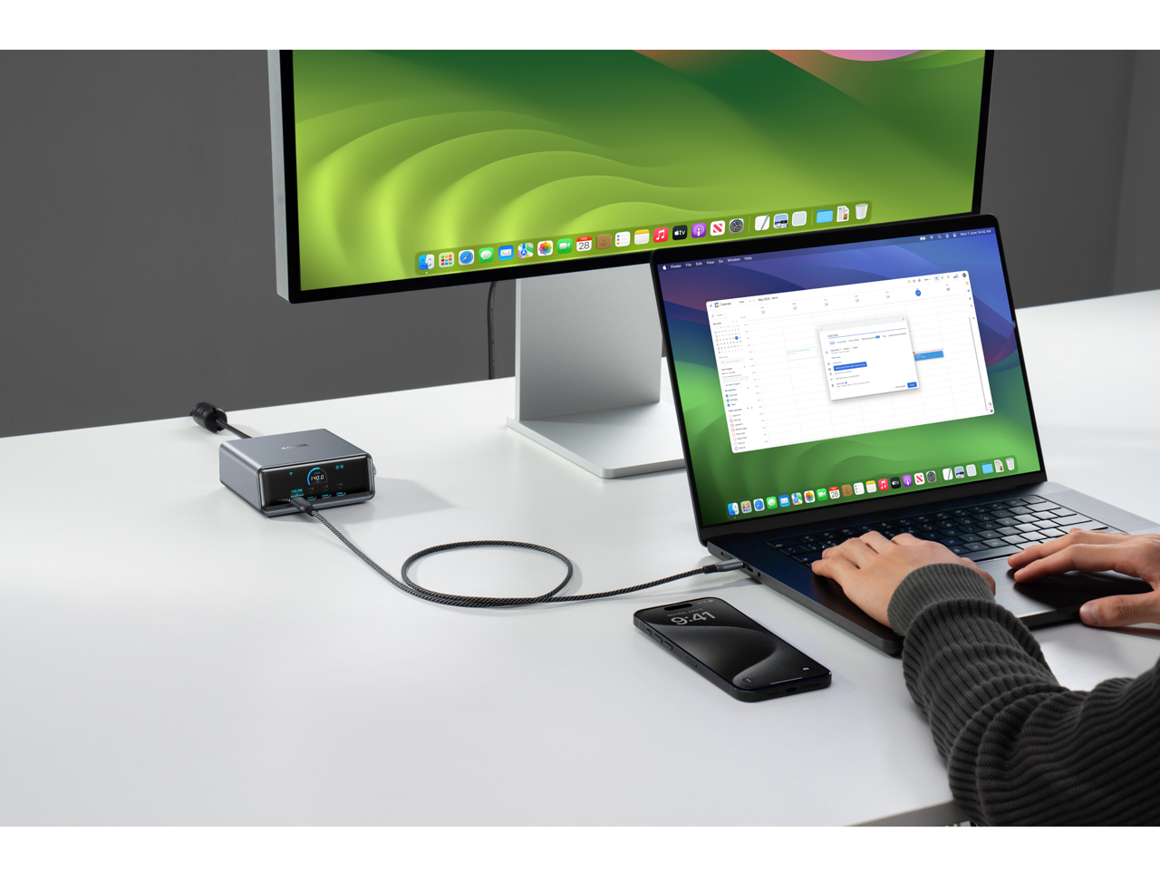 Prime Charger (200W 6ports GaN) A2683N41 [�V���o�[]