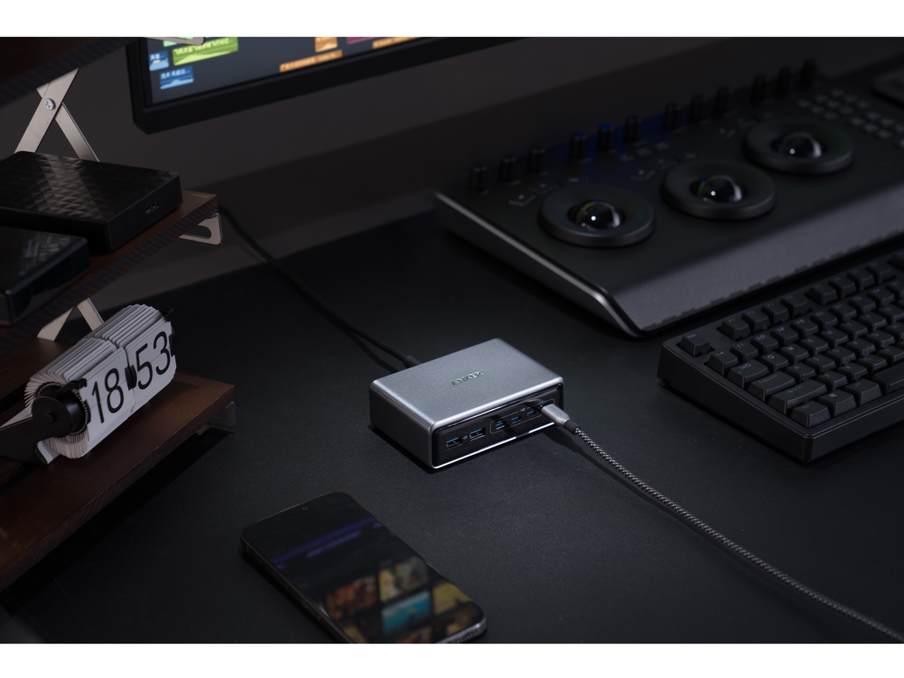 Prime Charger (200W 6ports GaN) A2683N41 [�V���o�[]