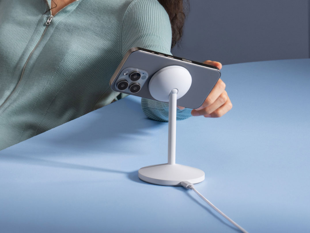 MagGo Wireless Charger (Stand) A25X1N21 [�z���C�g]