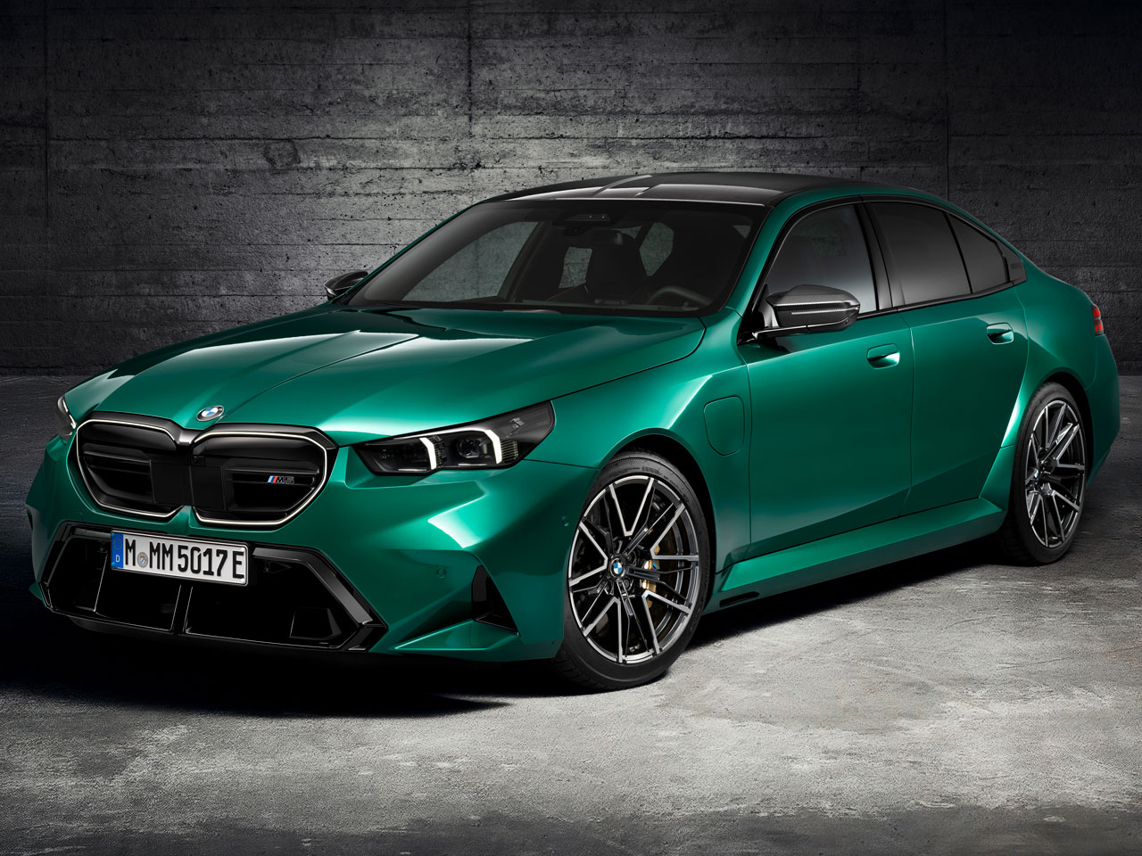BMW M5 セダン プラグインハイブリッド 2024年モデル 新車画像